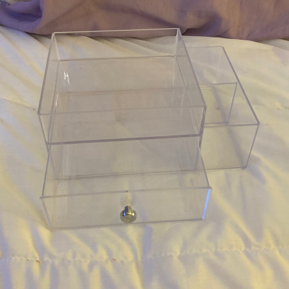 makeup organizer